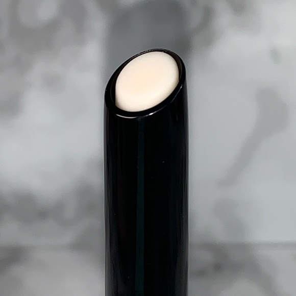 New Trish McEvoy Flawless Lip Primer - Picture 3 of 9